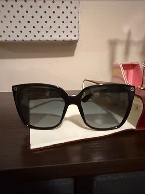 Gucci Cateye Square with red leather Gucci case